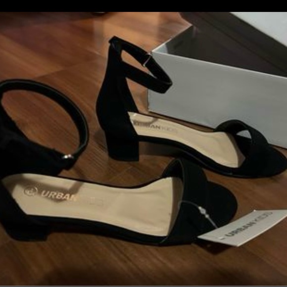 Girls size 3 mini heels new with tags and box - Picture 2 of 3